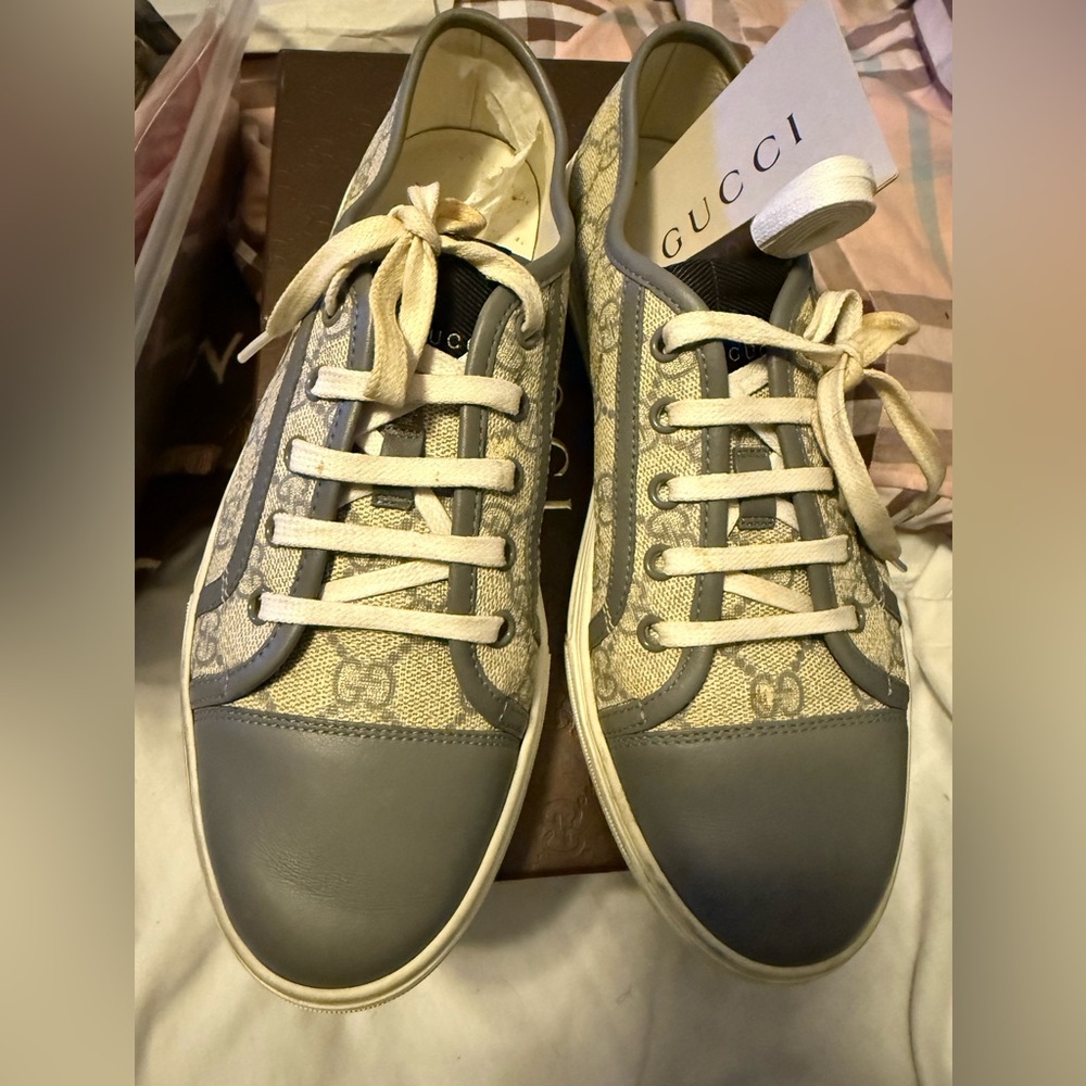 Gucci Tessuto sneakers 39.5
Preloved gently worn and ready for new adventures.